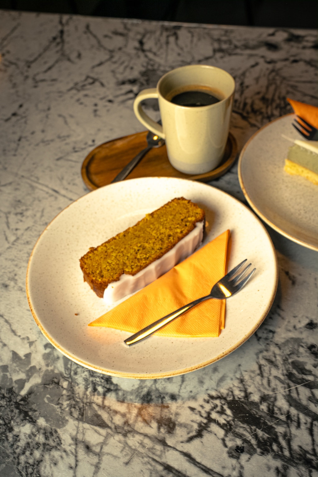 Kaffee und Kuchen im Café